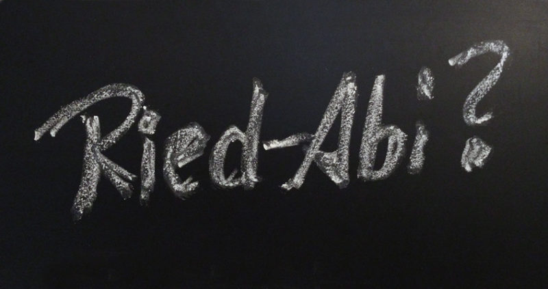 gymnasiale_oberstufe_gruene_riedstadt Tafel mit Kreideschriftzug "Ried-Abi?"